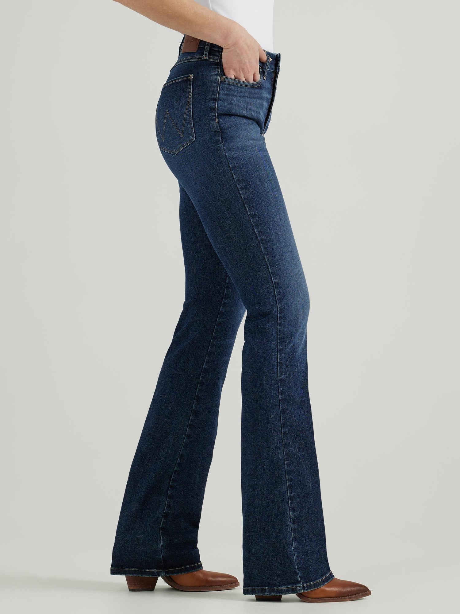 Wrangler Womens Bespoke Bootcut Jean in Lacey