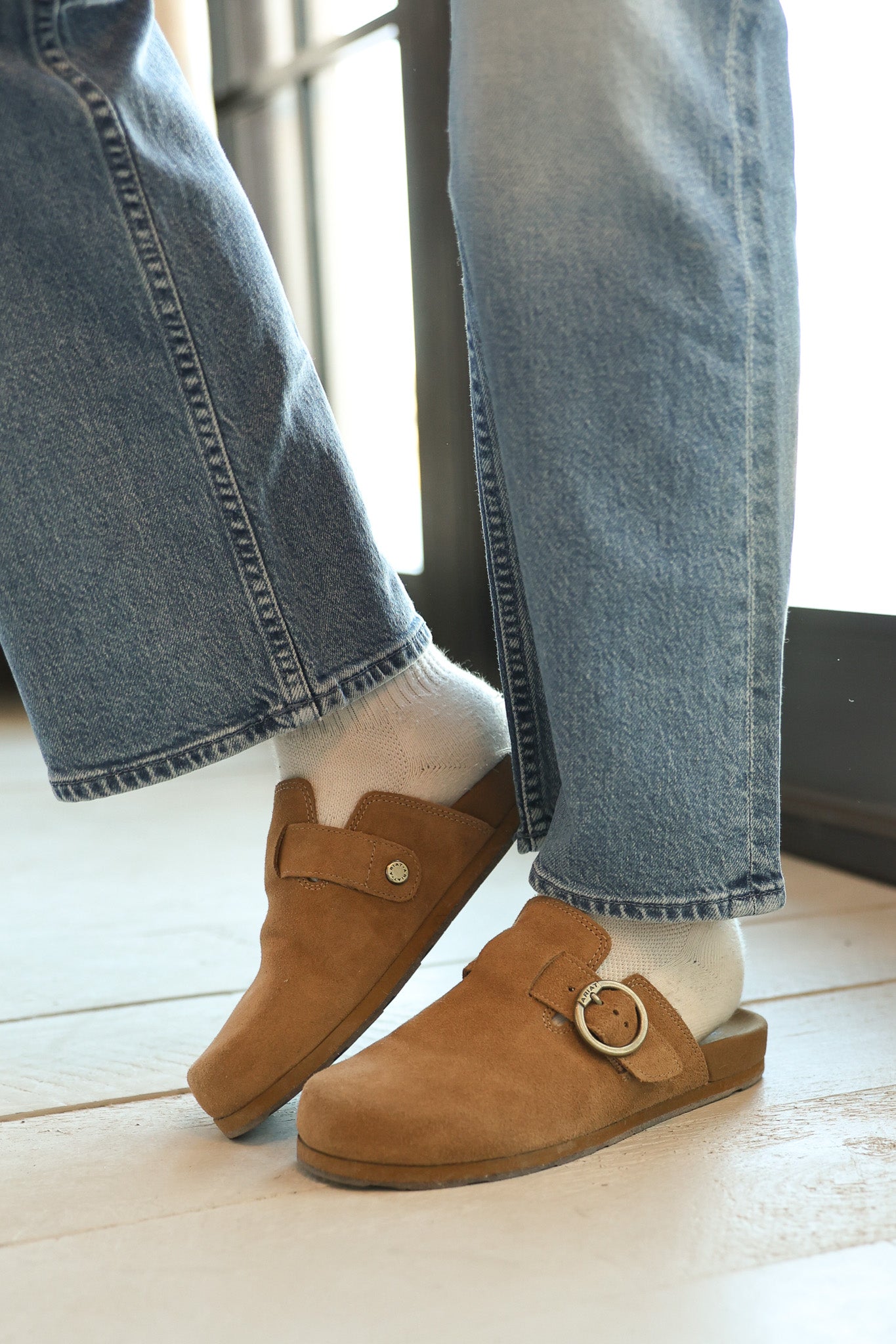 Ariat Womens Country Mule in Caramel Suede
