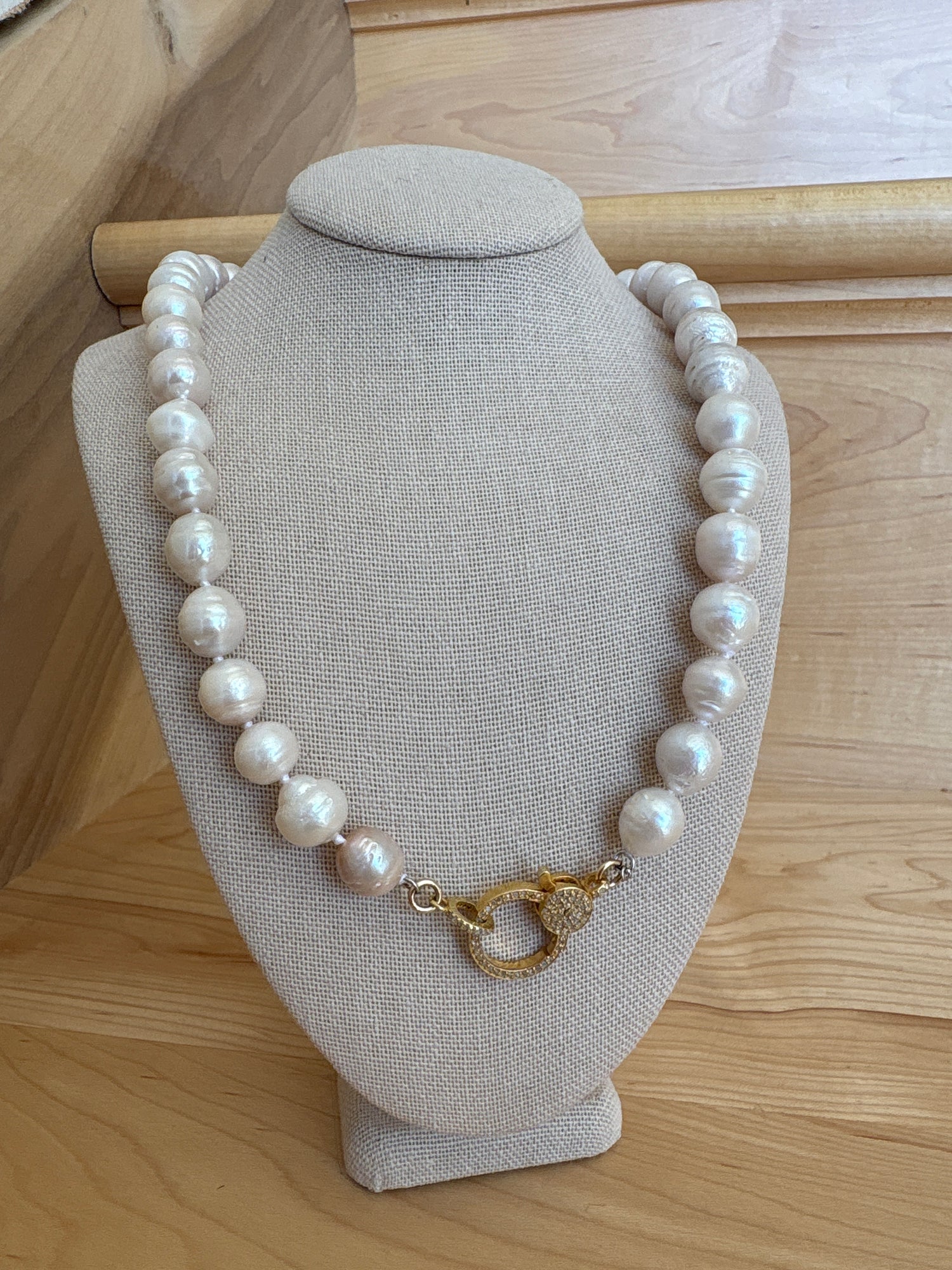 Makhala White Freshwater Pearl with Diamond Closure