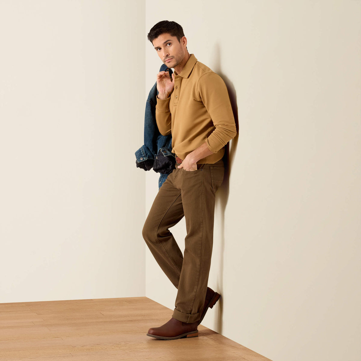 Ariat Wilton Sweatshirt close fitting through the body with room to move western fashion