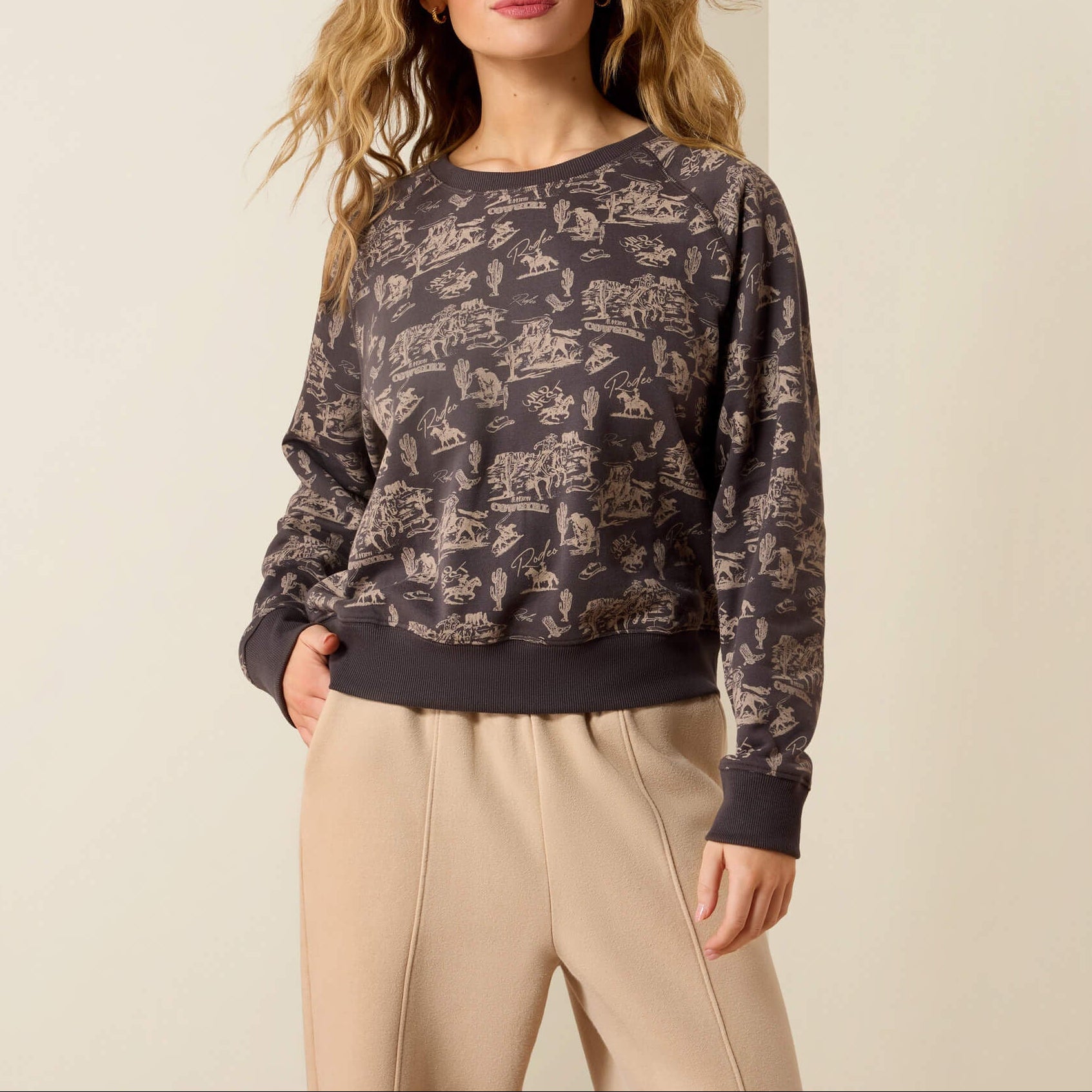 Womens western boutique Utah womens fashion Ariat Womens Essential Crew Sweatshirt Retro Rodeo Carbon Copy SKU 10079453 Boltranchstore.com free shipping