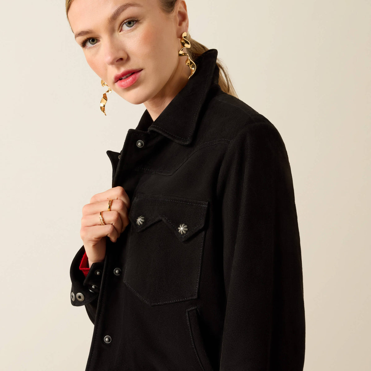 Ariat Badlands Jacket snap cuffs and a fully lined interior Park City