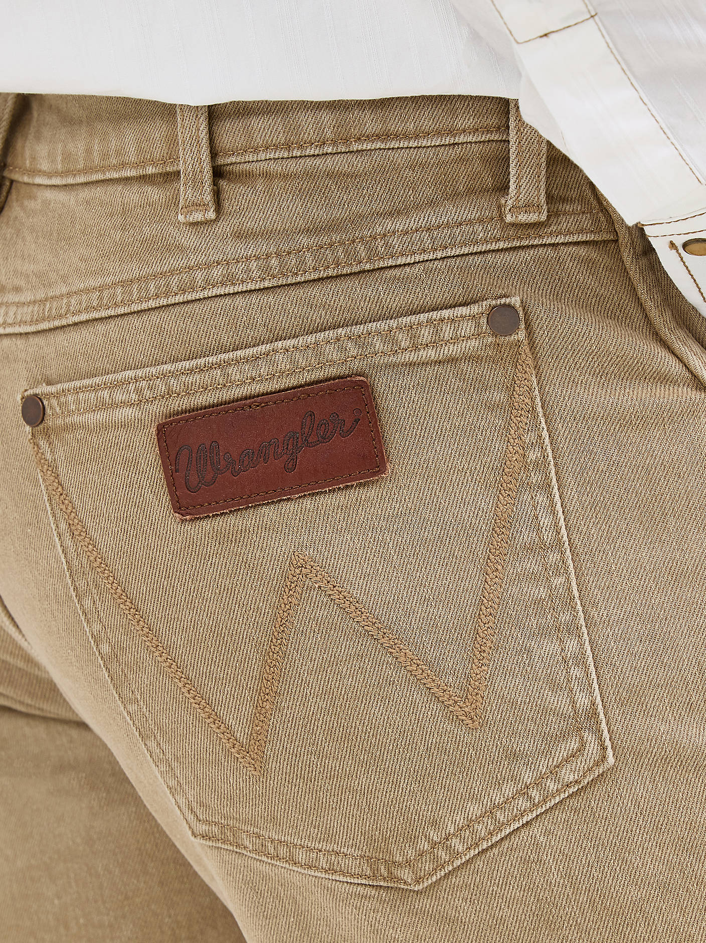 Wrangler Retro Mens Slim Straight Jean Saddle