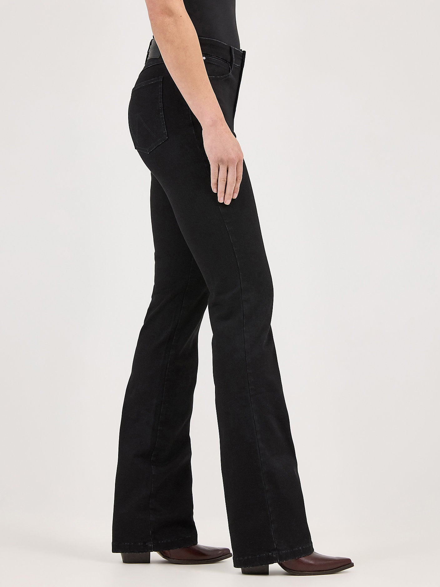 Wrangler Womens Bespoke Bootcut in Leighton