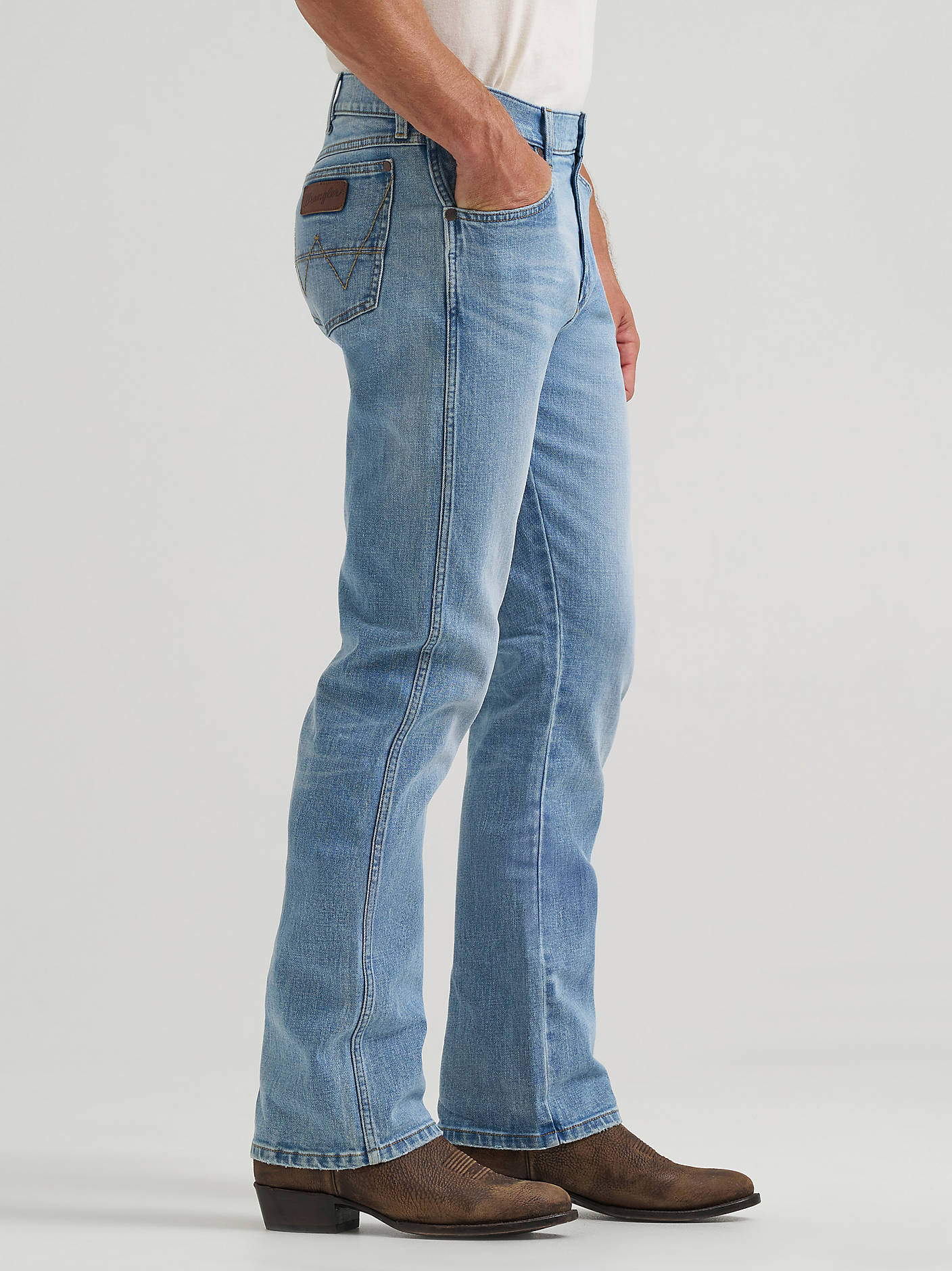 Wrangler Mens Retro Slim Boot Jean Cloverdale