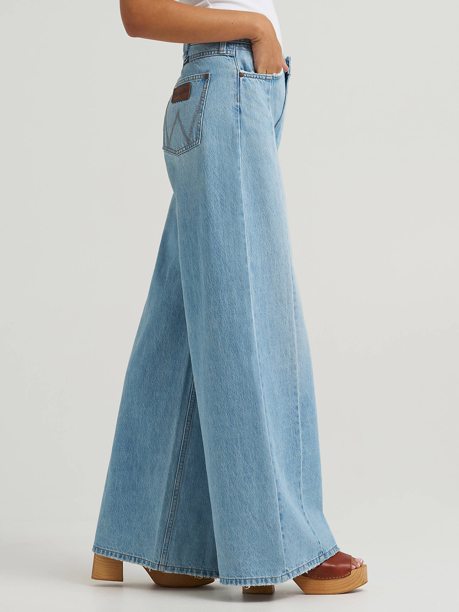 Wrangler Womens Retro Bailey Wide Pants in Demi