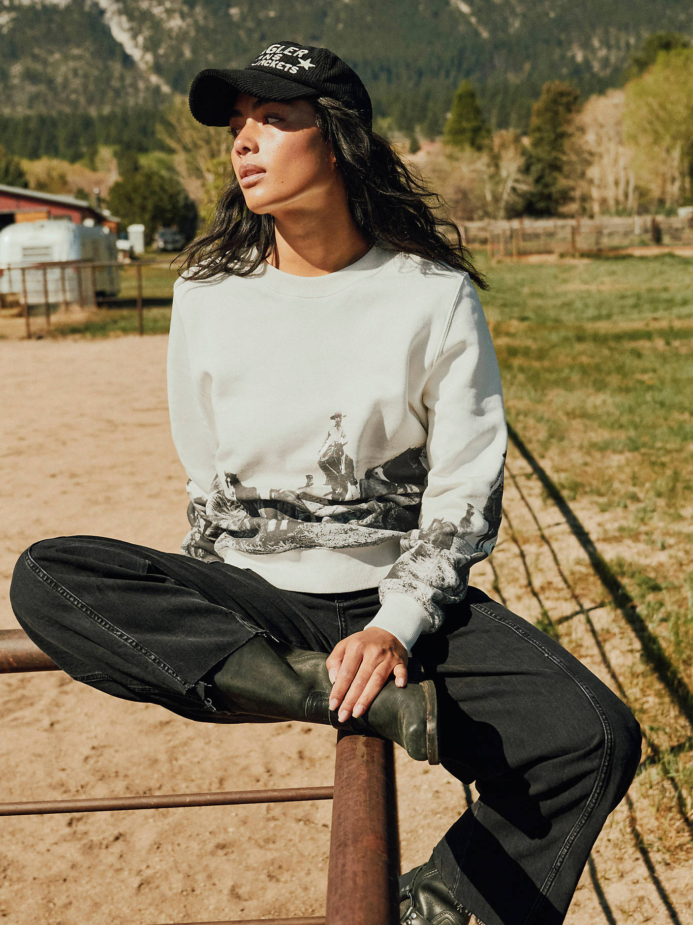 Wrangler Womens Archival Graphic Fleece Pullover