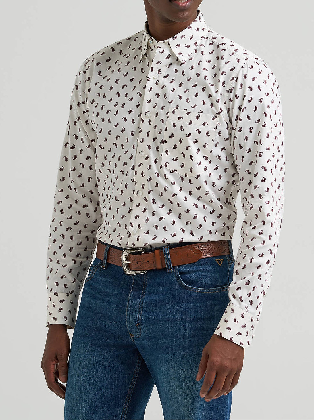 112381555 Wrangler Mens Cody Johnson One Pocket Button Down Shirt at boltranchstore.com in stock free shipping A man wearing a brown cowboy hat, a white long-sleeve button-up shirt with a small black repeating pattern