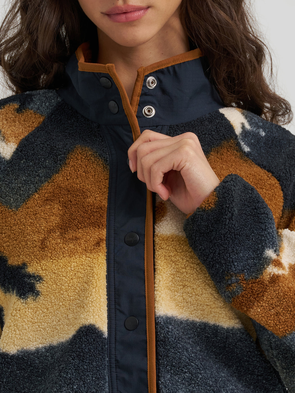 Wrangler Womens Hay Away Big Sky Sherpa Snap Jacket quilted lining and Hay Away sherpa that helps repel hay and grass cowgirl