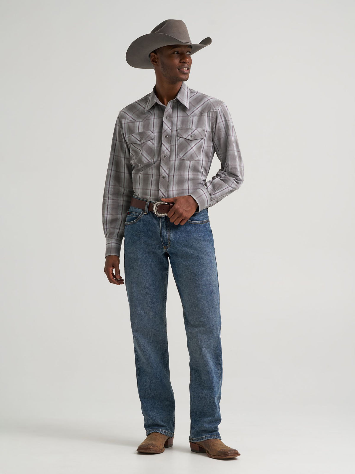 Wrangler Mens 20X Competition Advanced Comfort Long Sleeve Two Pocket Western Snap Shirt classic fit with spread collar and full snap front cowboy