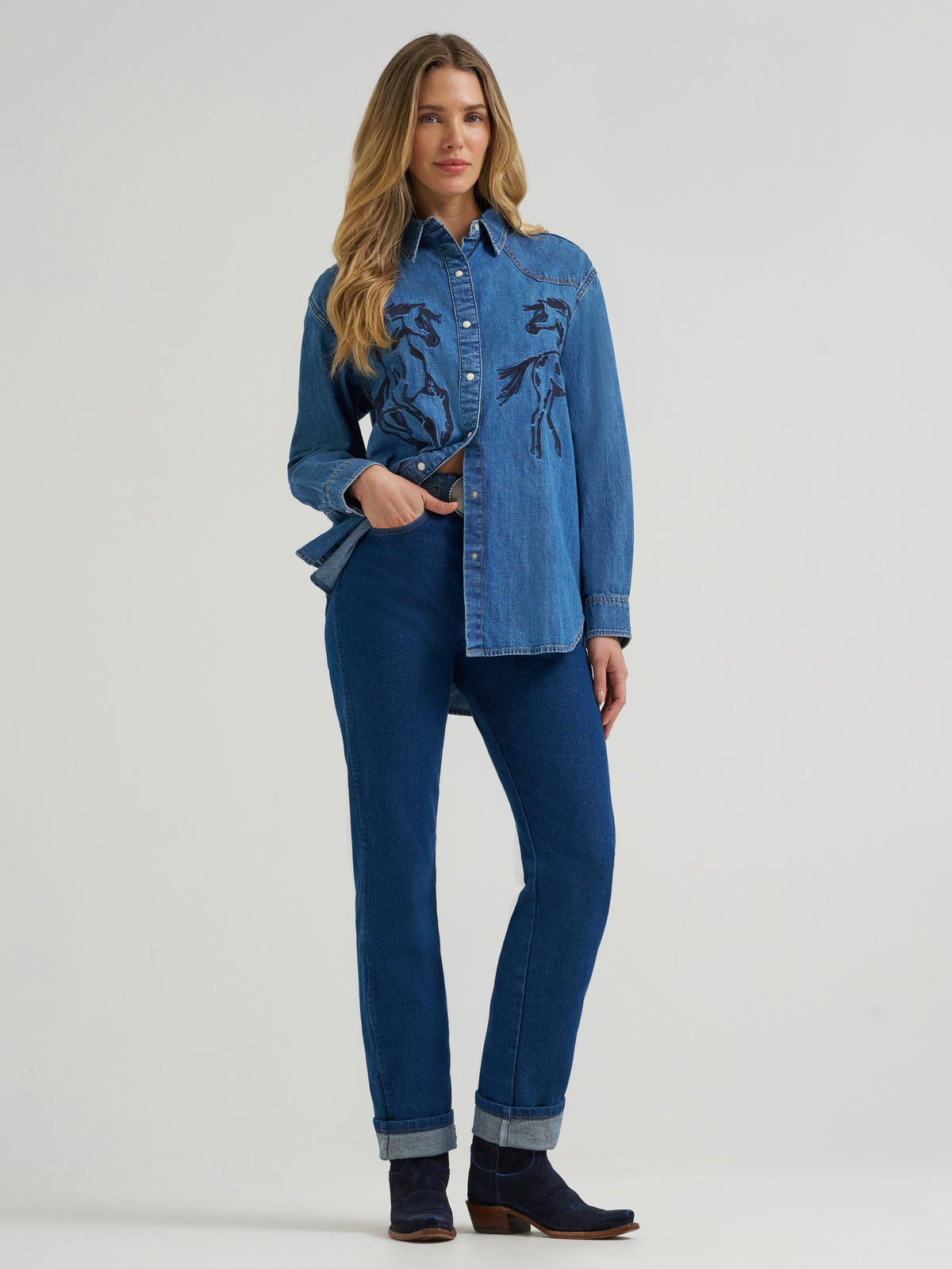 Wrangler Womens Horses Boyfriend Western Snap Shirt styled with dark jeans and ankle boots for rodeo and everyday cowgirl outfits