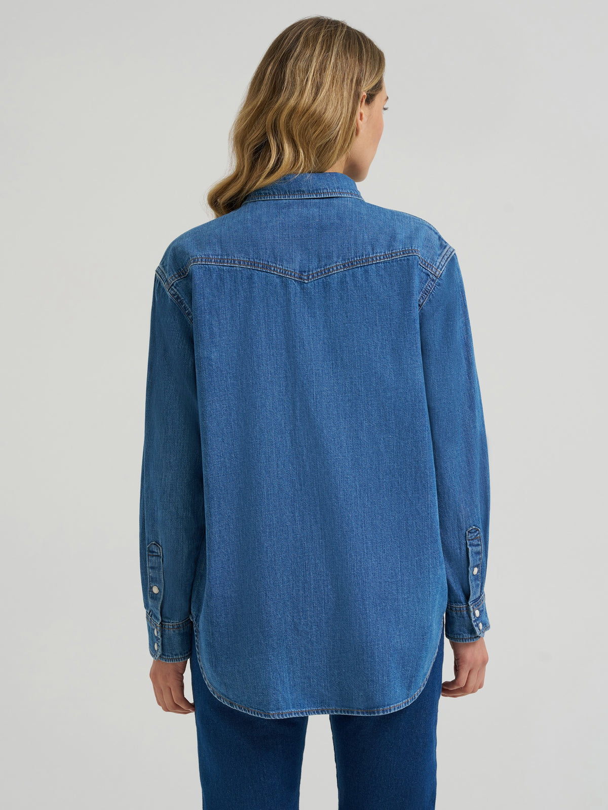 Wrangler Womens Horses Boyfriend Western Snap Shirt pointed western yoke across the shoulders and three snap cuffs ranch wear