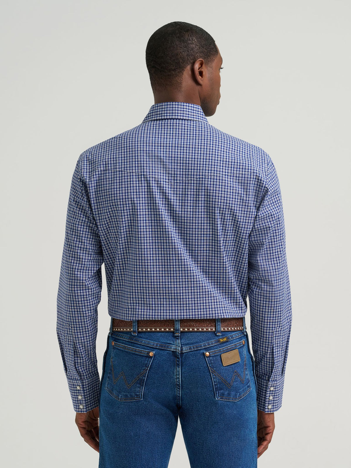 Wrangler Mens Wrinkle Resist Long Sleeve Western Snap Plaid Shirt two snap flap pockets pencil slot and three snap cuffs western clothing