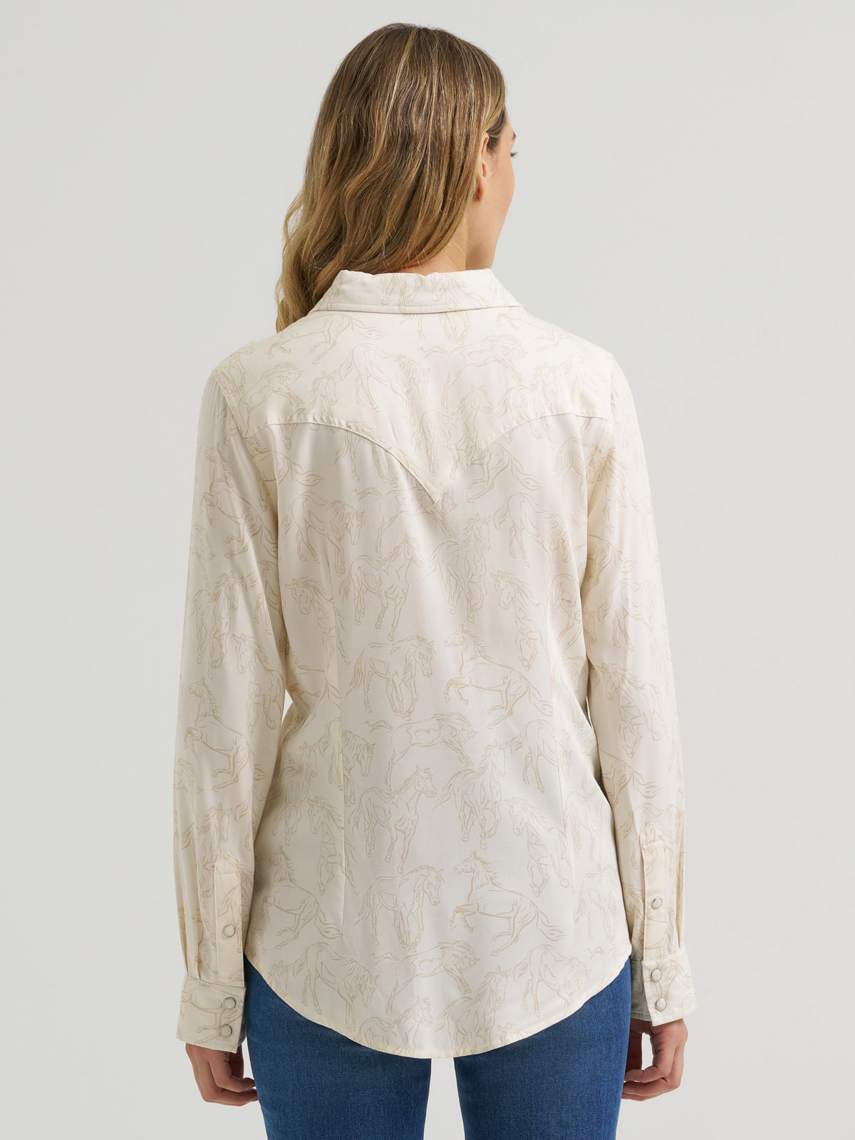 Wrangler Womens Statement Sierra Western Slim Snap Shirt three point front yoke and single point back yoke with two snap chest pockets and W stitching ranch wear
