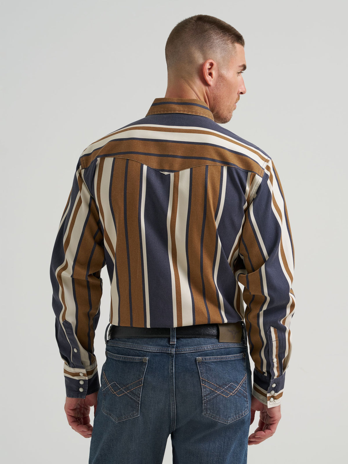 Wrangler Vintage Inspired Brushpopper Western Snap Workshirt Amber Wheat pearl snaps with three snap cuffs and chest pockets with W embroidery western fashion
