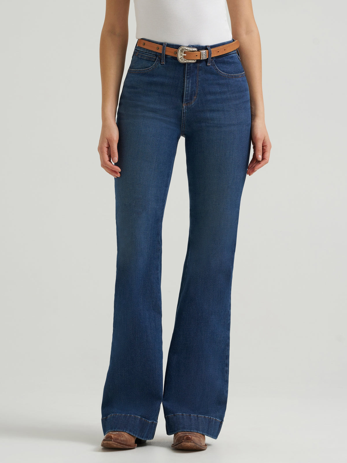 Wrangler Womens BESPOKE High Rise Trouser Jean Brooklyn five pocket styling with a full length leg and finished hem worn with a western belt cowgirl