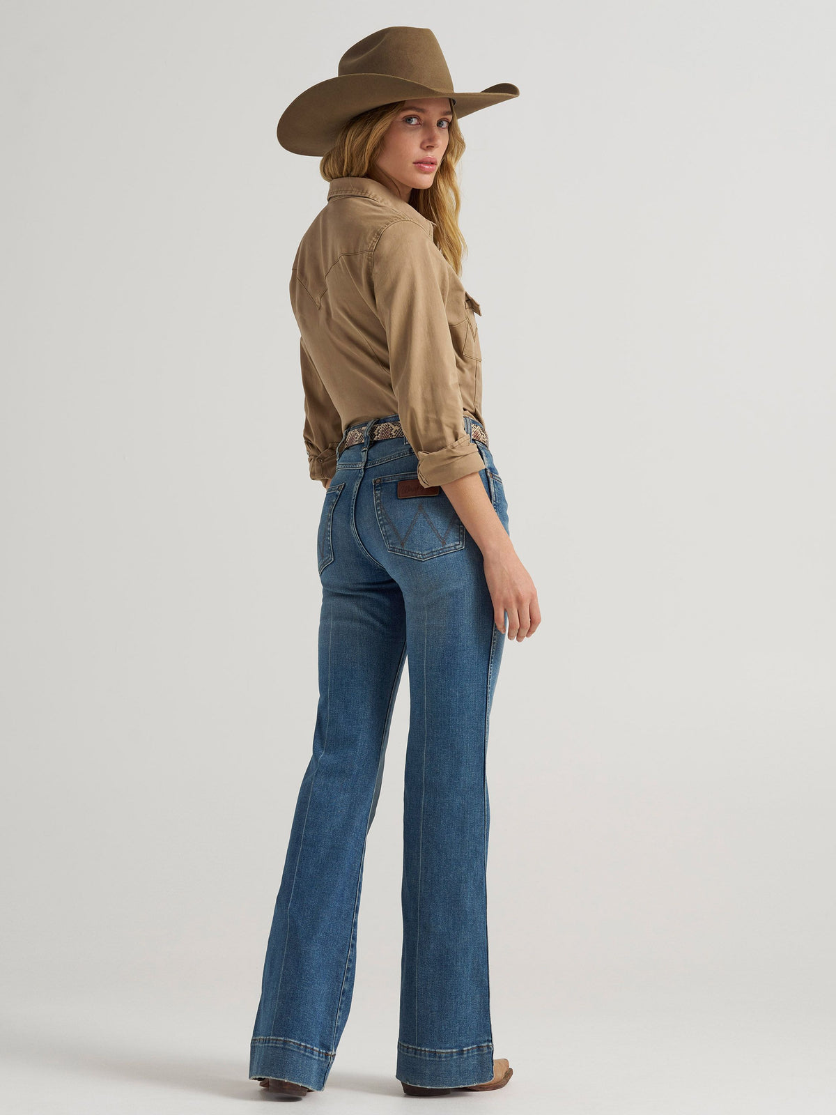 Wrangler Womens Retro Bailey High Rise Trouser Jean Shelby flattering high waist that lengthens the leg for everyday western fashion