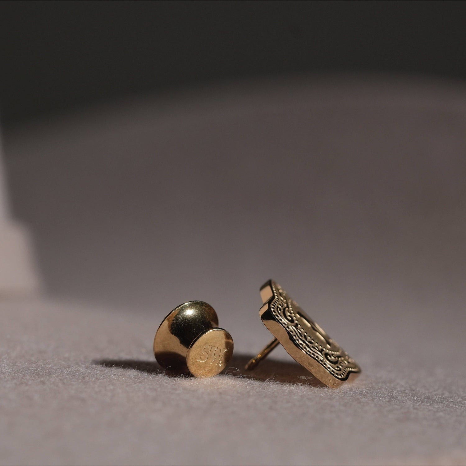 Mini Belt Buckle Gold Initial Hatpin