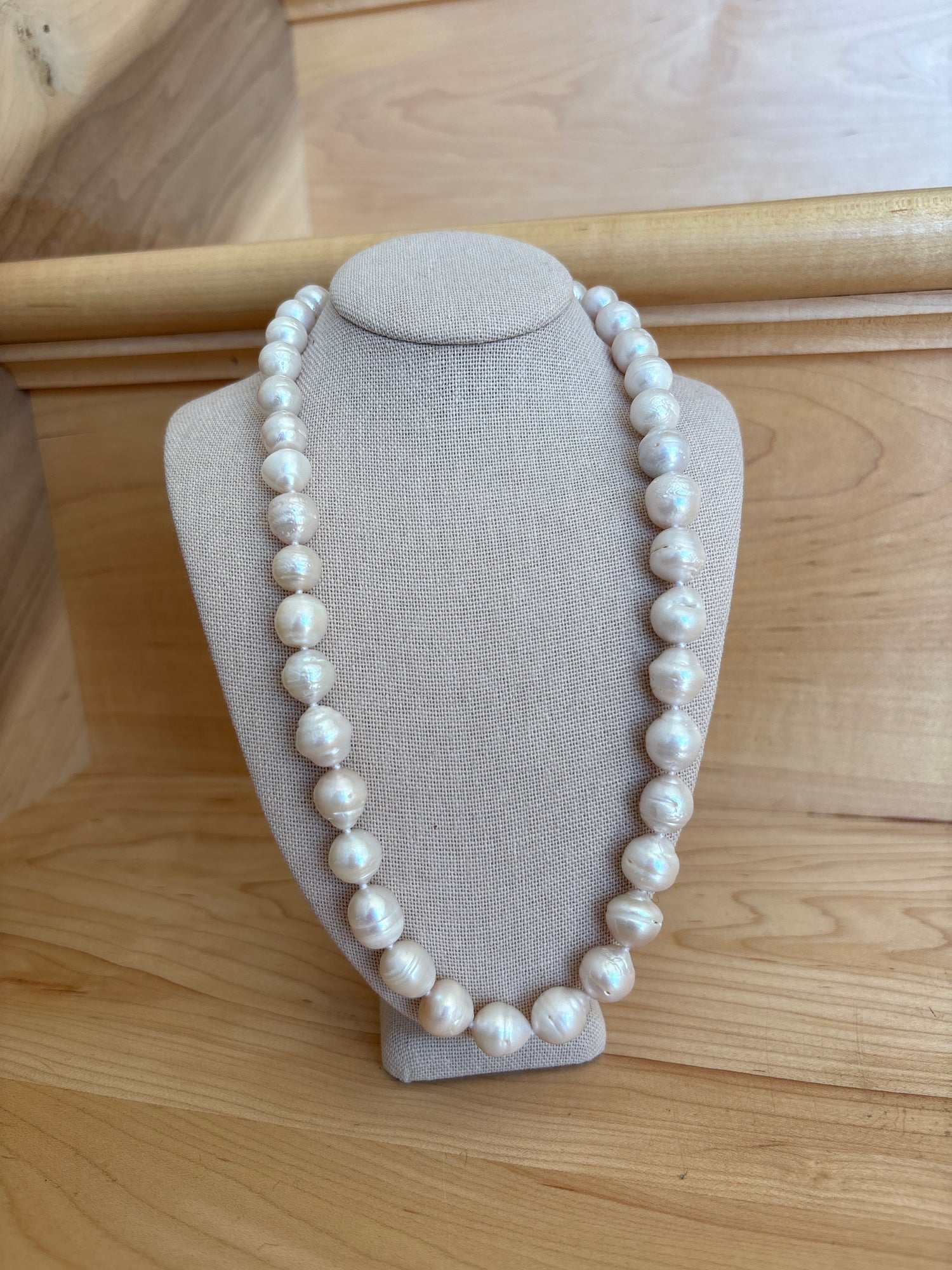 Makhala White Freshwater Pearl with Diamond Closure