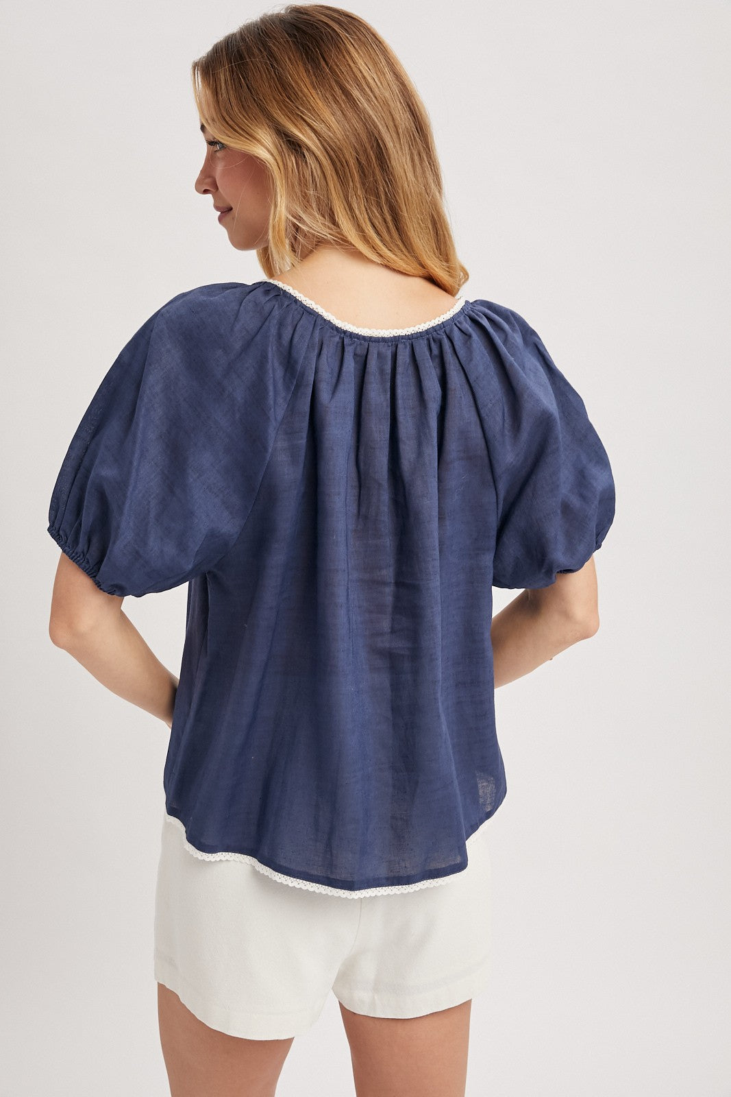 Liliana Detailed Puff Sleeve Top