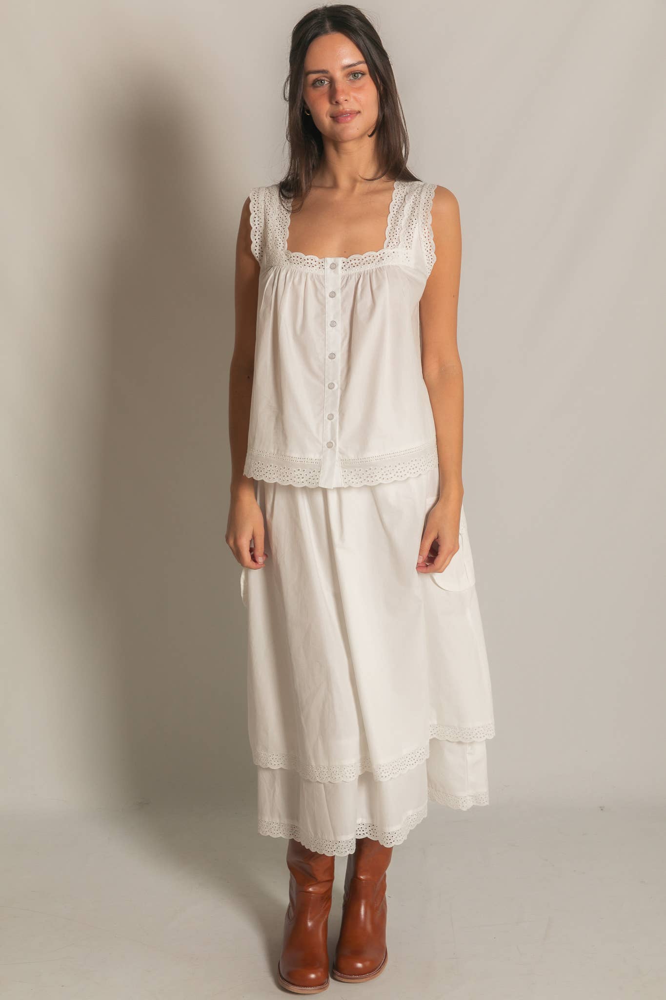 Womens Sleeveless Eyelet Trim Button Down Top