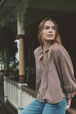 Trovata Francesca Blouse Mahogany Check fitted silhouette with oversized point collar womens western clothing