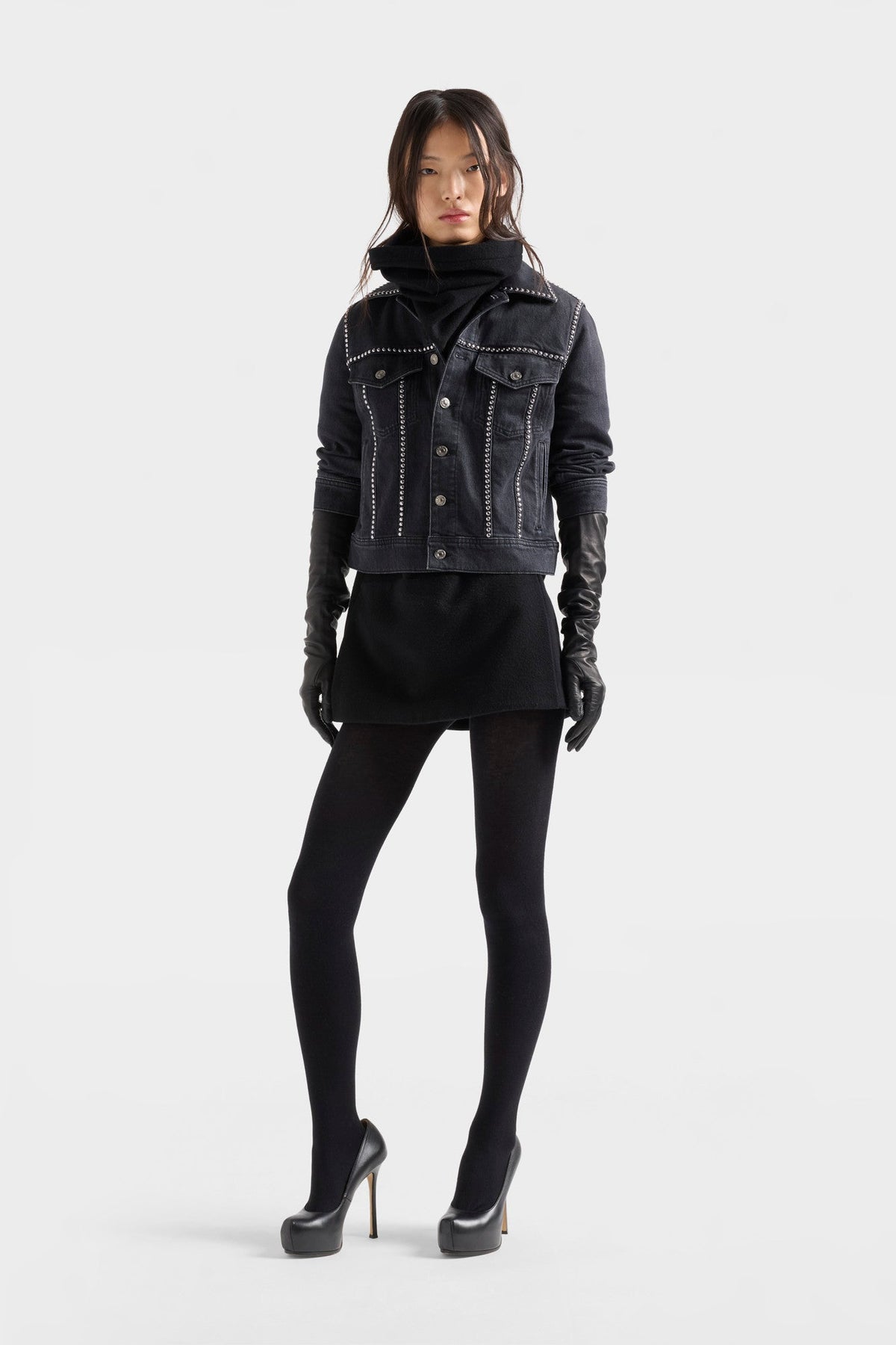 7 For All Mankind Adi Trucker Jacket in Denim Nocturne regular length silhouette that hits at the waist womens western clothing