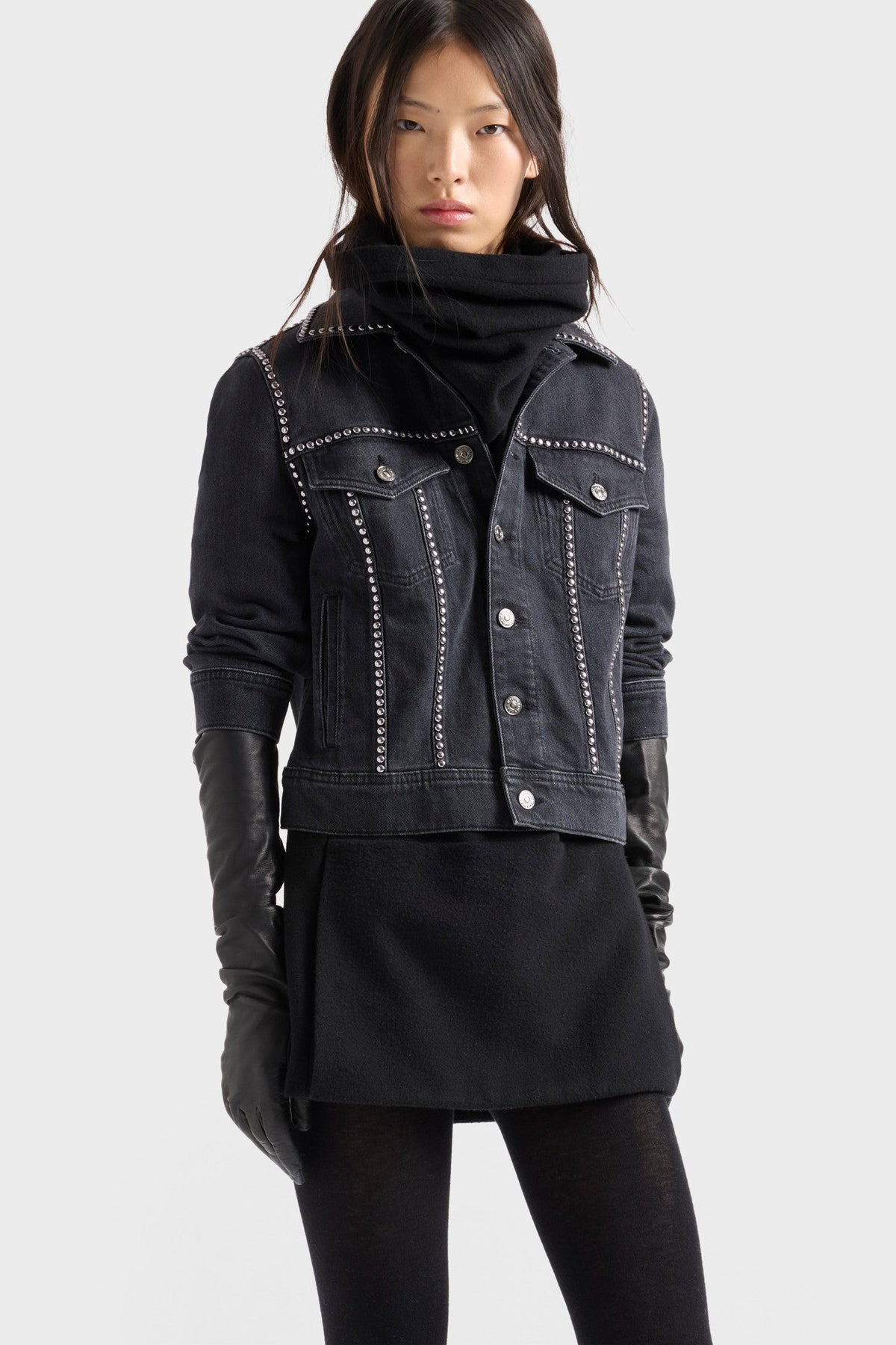 7 For All Mankind Adi Trucker Jacket in Denim Nocturne button front closure with two chest flap pockets ranch wear