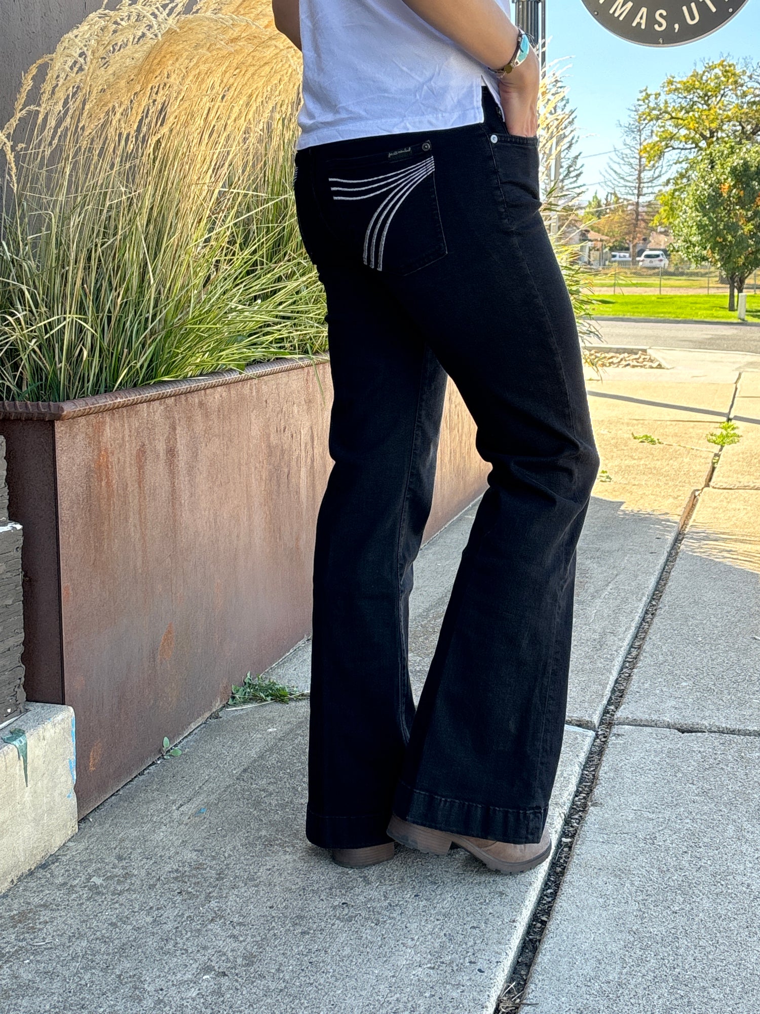 7 For All Mankind Womens Dojo Tailorless in Salem womens black 7 jeans denim popular viral free shipping Boltranchstore.com western fashion women