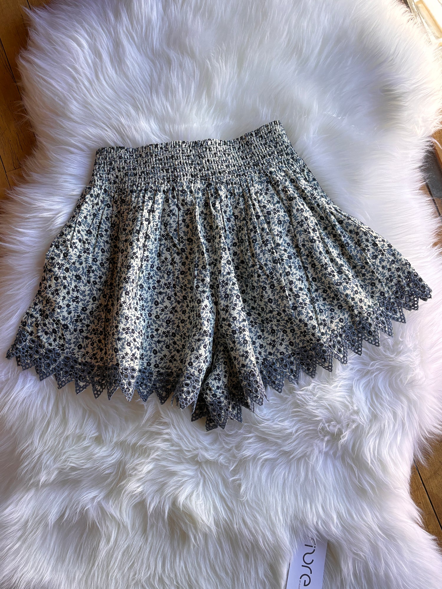 The GREAT The Smocked Eyelet Short WOMENS this is the great loungewear pajamas casual the GREAT new arrival summer Boltranchstore.com