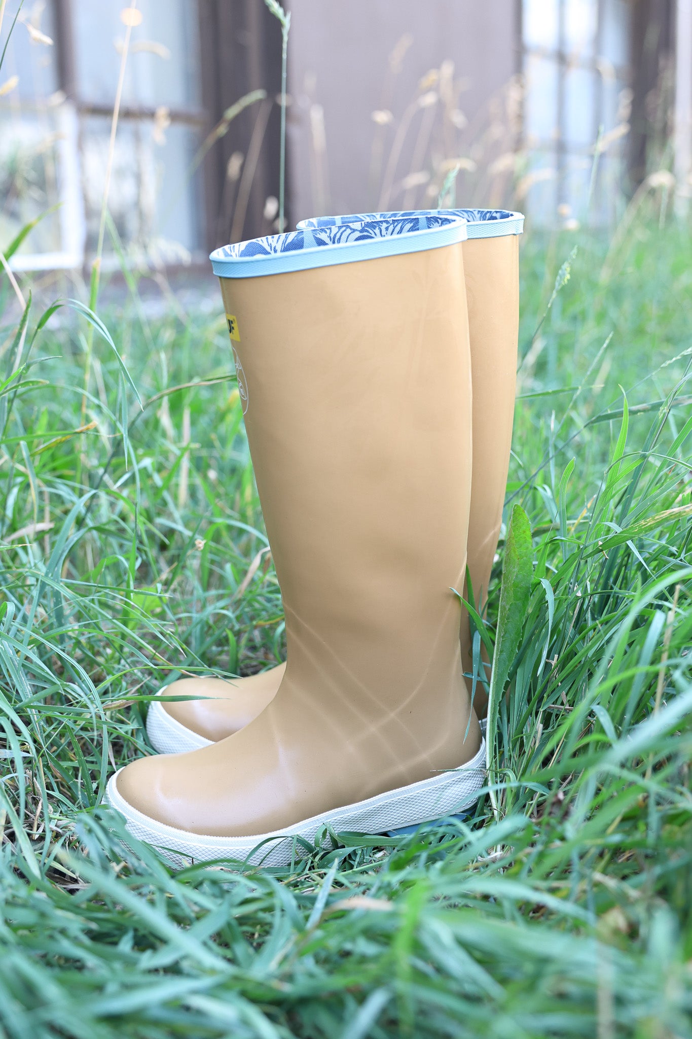XTRATUF Womens Brown 15 in Legacy Boot