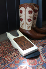 Bolt Ranch Sheridan Boot Jack boot remover featuring a protective rubber floor sole and felt lining to pull off muddy or tight boots without damaging the leather or straining your back
Boltranchstore.com Free Shipping