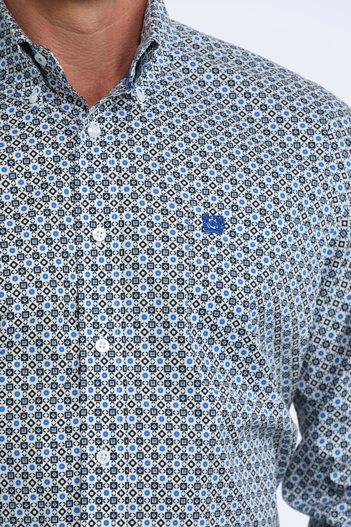 Cinch Mens Long Sleeve Print Shirt White tucked with a belt for rodeo weekends and everyday western wear Kamas