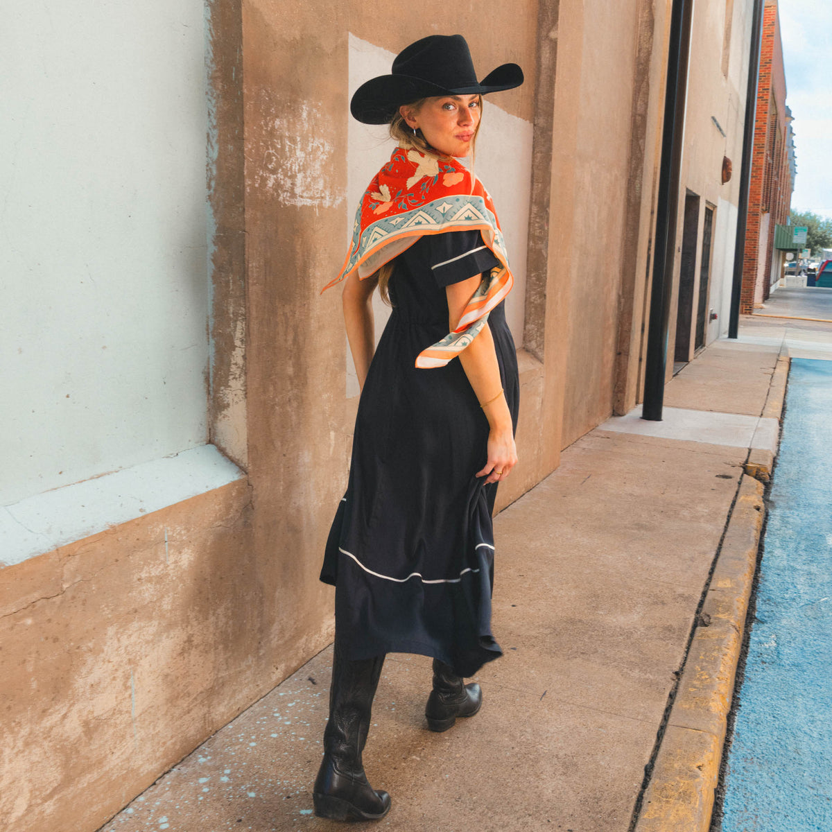 Sendero La Dahlia Dress Silky Viscose Black smile pockets with western yokes and piping western fashion