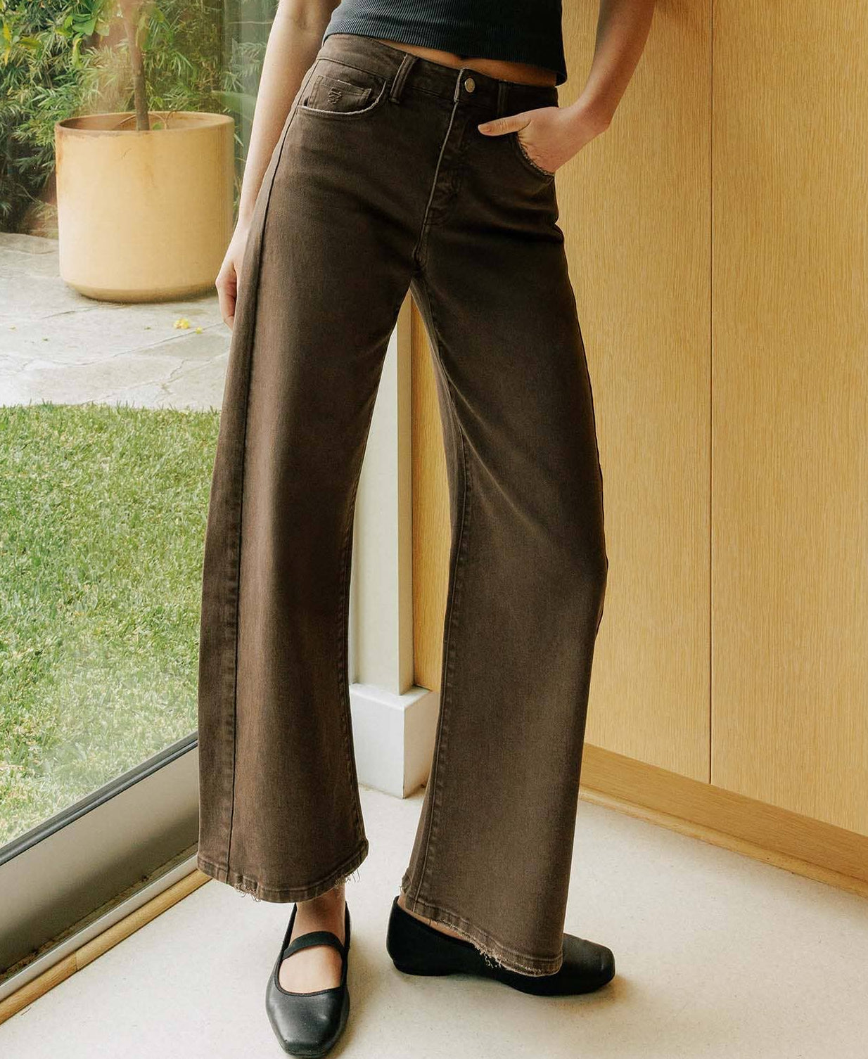 Vervet Super High Rise Barrel Jeans in toast in distressed in boltranchstore.com