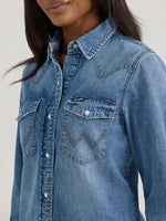 Wrangler Womens Classic Denim Slim Snap Shirt