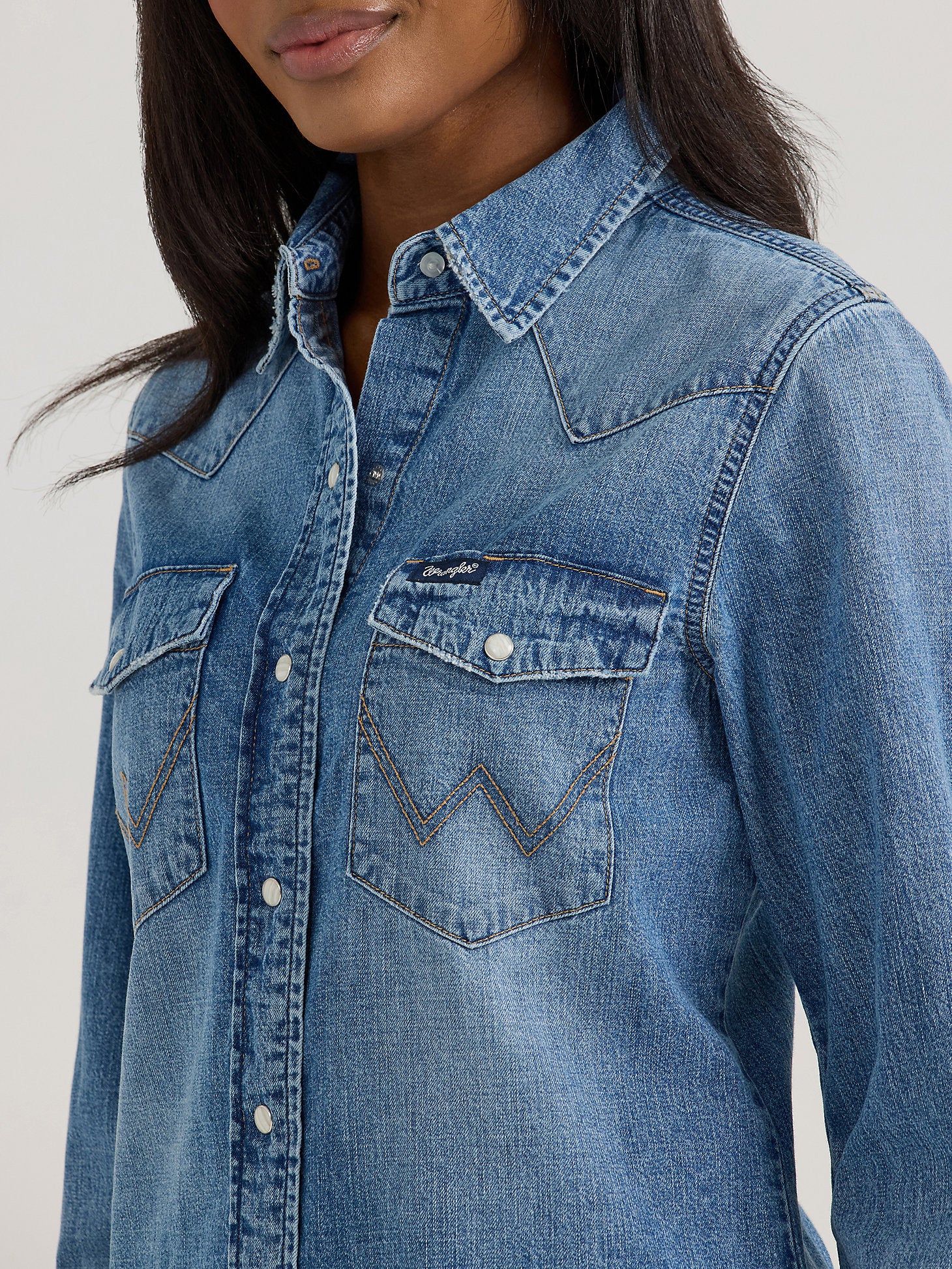 Wrangler Womens Classic Denim Slim Snap Shirt