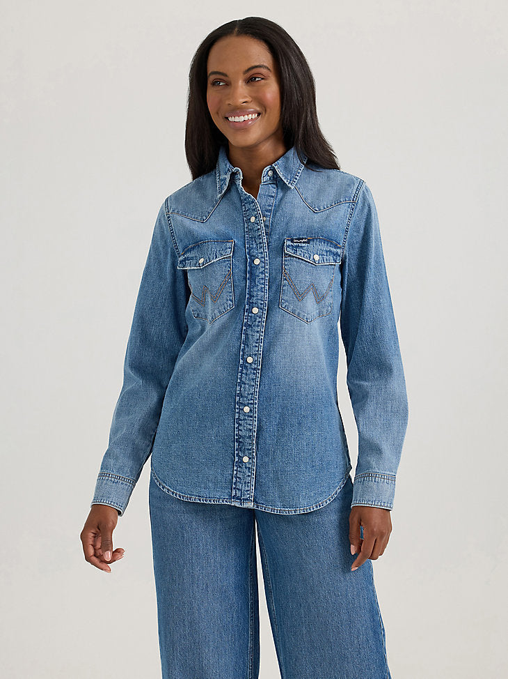Wrangler Womens Classic Denim Slim Snap Shirt