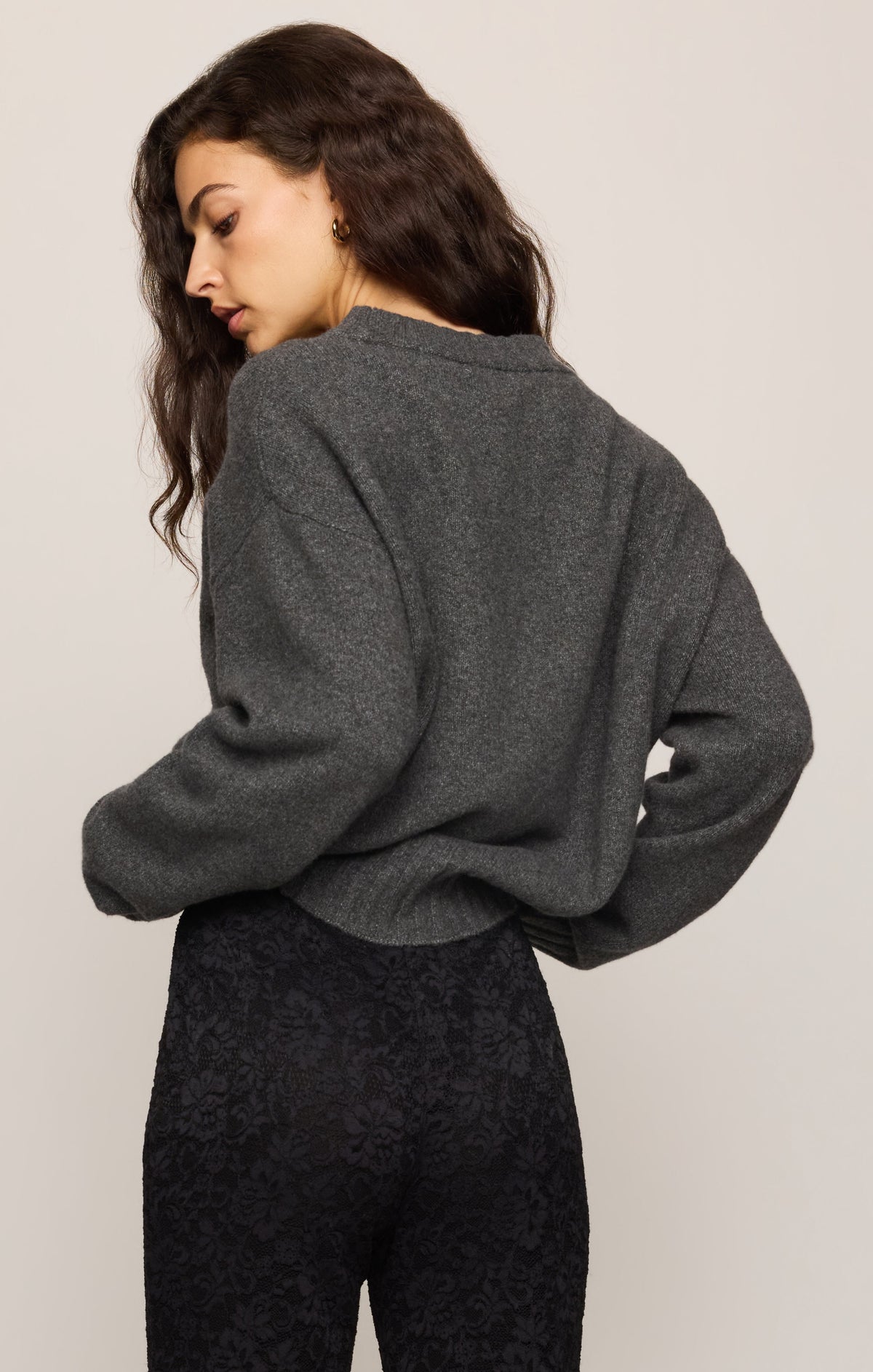 Z Supply Eastwell Pullover Sweater Charcoal Heather curved hem that dips longer in the back for easy layering over jeans