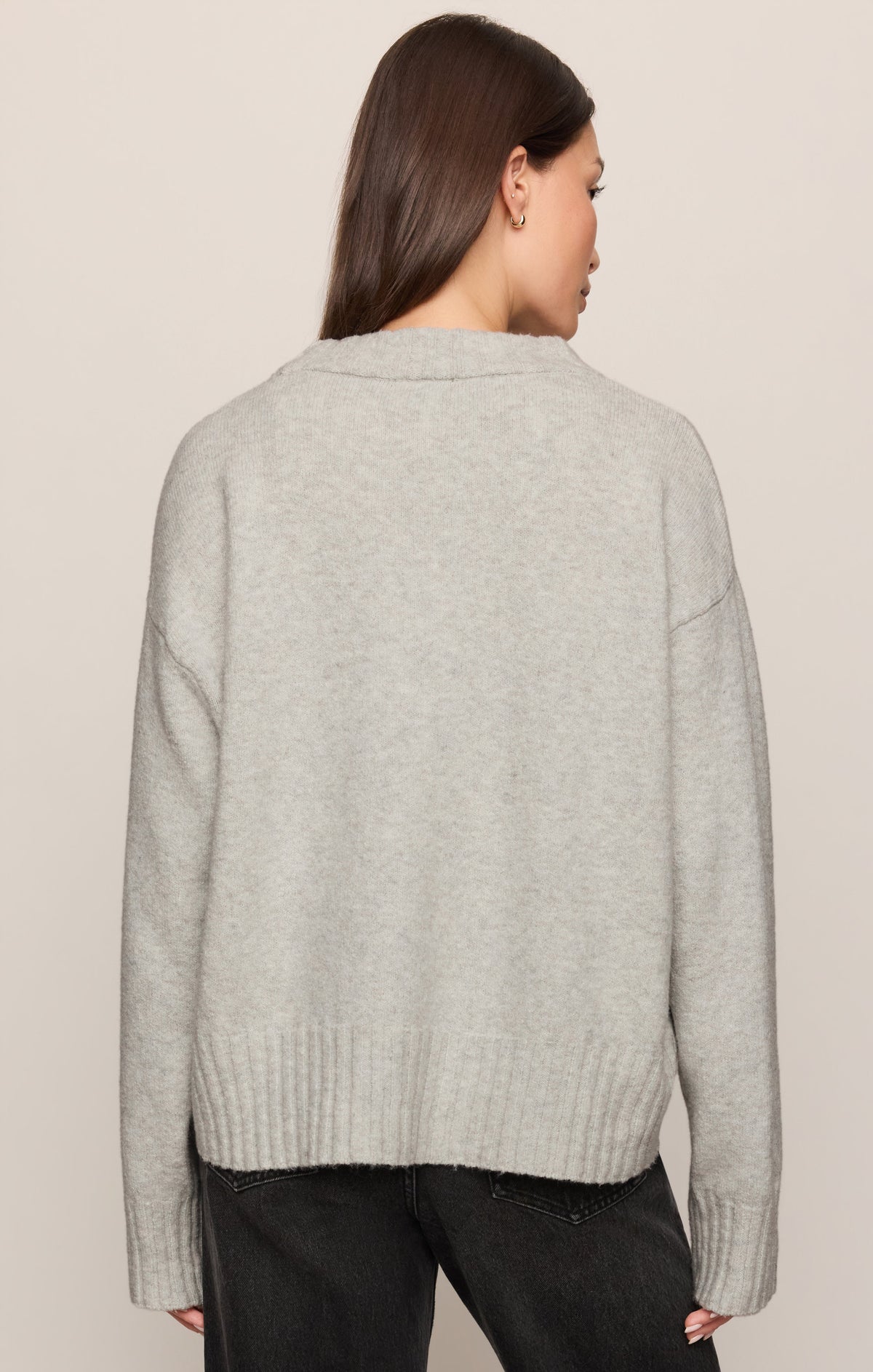 Z Supply Eastwell Pullover Sweater Feather Grey soft light grey knit with a curved high low hem